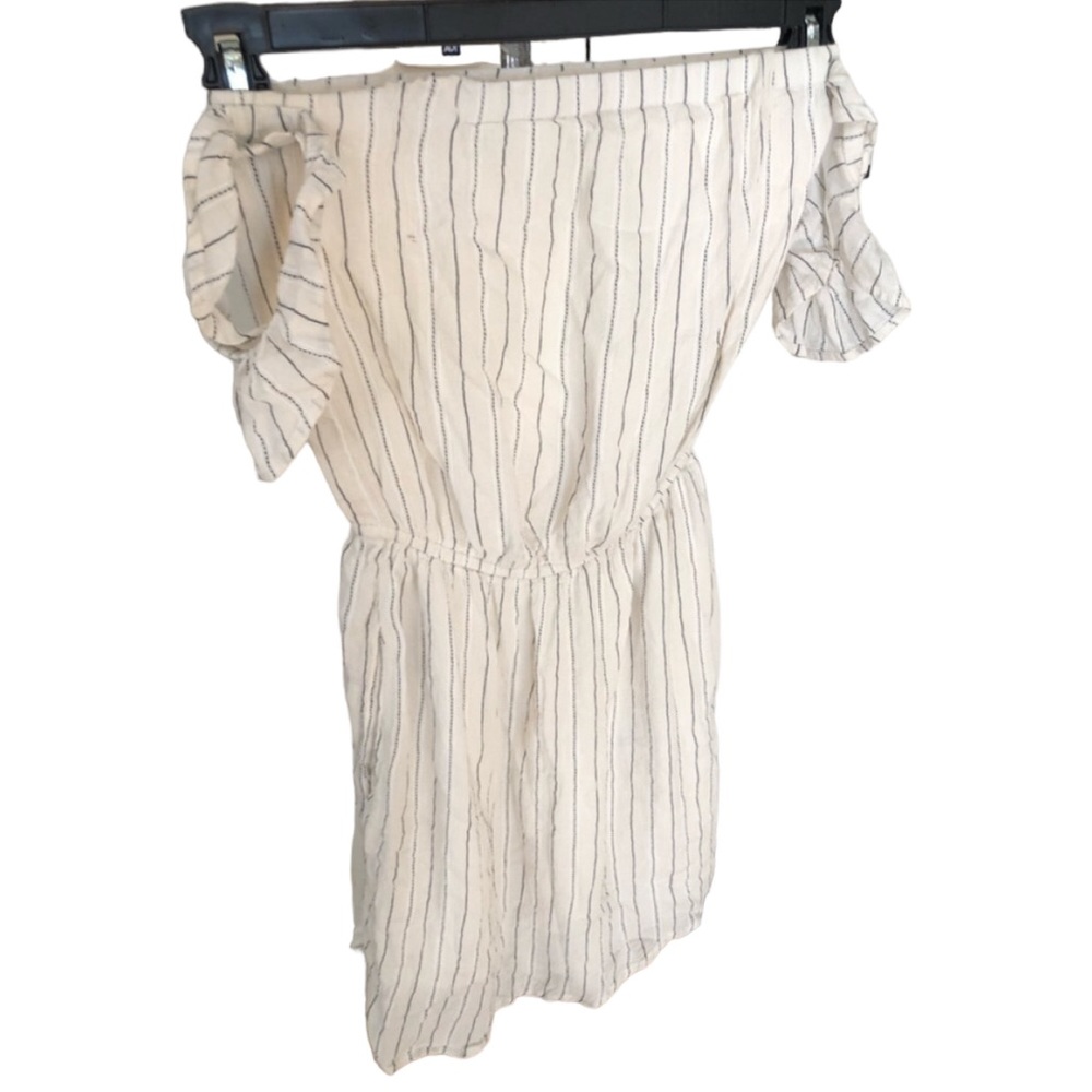 American Eagle Outfitters size XS size 2 white off shoulder romper